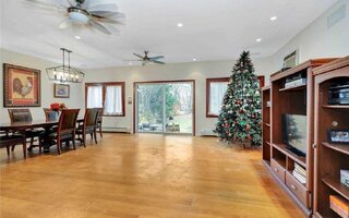 77 Floyd Pl, East Norwich, NY 11732
