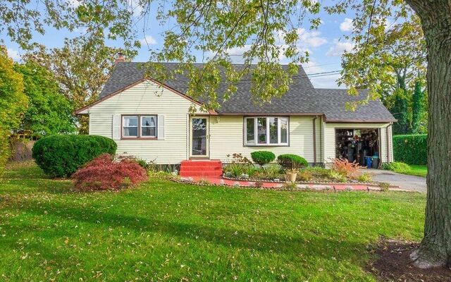 77 Kevin St, Farmingdale, NY 11735 (Yard)