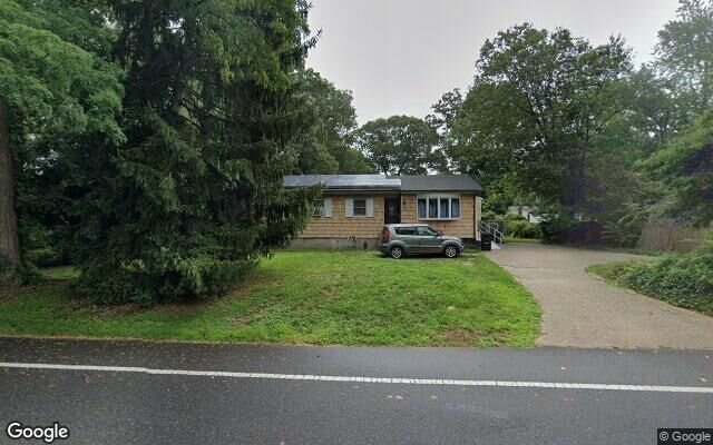 77 Magnolia Dr, Selden, NY 11784