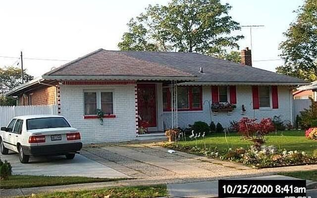 770 Dean Dr, North Baldwin, NY 11510