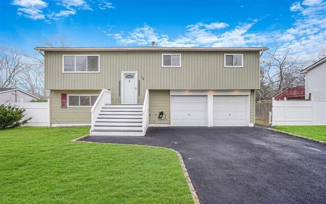 78 Arpage Dr E, Shirley, NY 11967 (Garage)