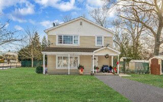 78 Eleanor Ave, Mastic, NY 11950
