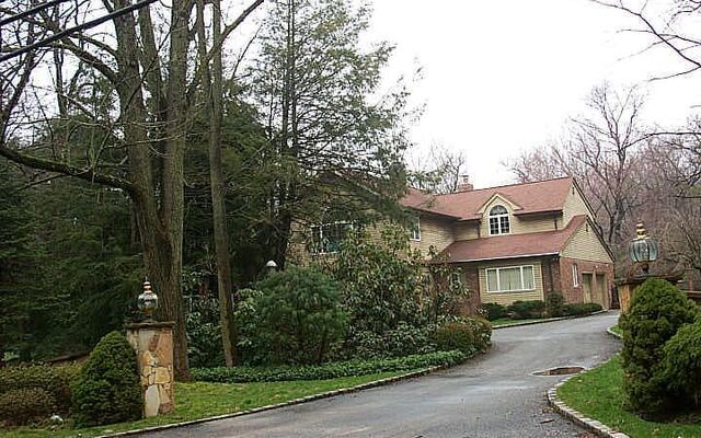 78 Hoaglands Ln, Glen Head, NY 11545