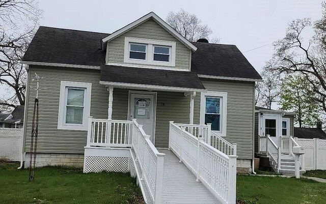 78 Roslyn St, Islip Terrace, NY 11752 (Porch)