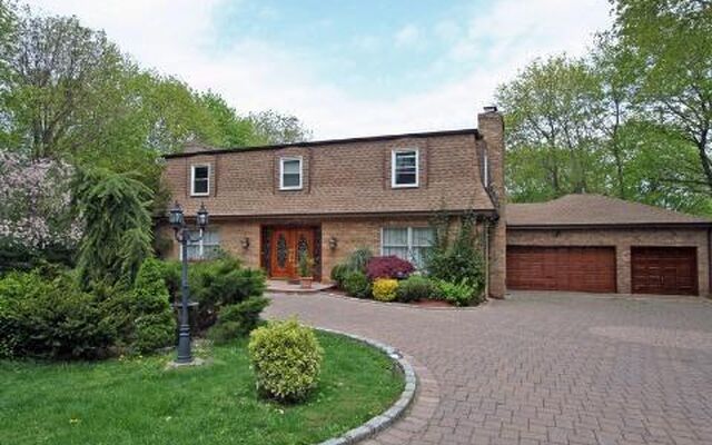 785 Bryant Ave, Roslyn, NY 11576