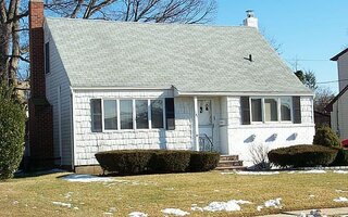 785 Woodside Dr, Wantagh, NY 11793