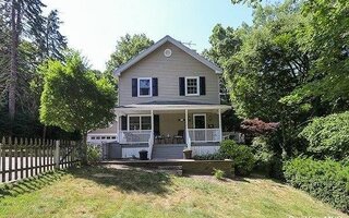 79 Capitol Heights Rd, Oyster Bay, NY 11771