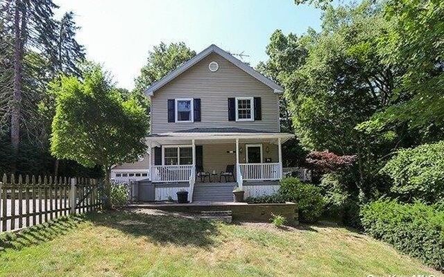 79 Capitol Heights Rd, Oyster Bay, NY 11771 (House View)
