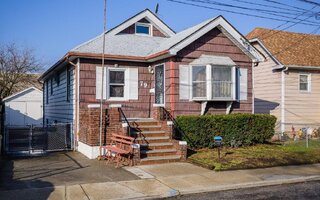 79 Cherry St, Inwood, NY 11096