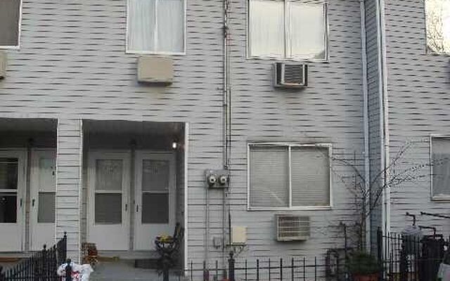 79 Clark Ln, Staten Island, NY 10304