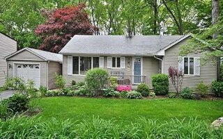 79 E 19th St, Huntington Station, NY 11746
