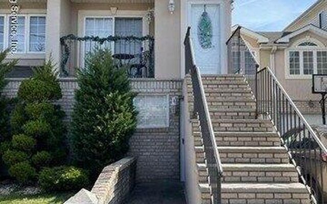 793 Rossville Ave, Staten Island, NY 10309 (Porch)