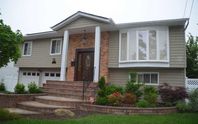 799 Vivian Ct, Baldwin, NY 11510