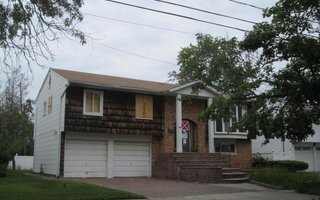 799 Vivian Ct, Baldwin, NY 11510