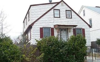 8 9th St, Bayville, NY 11709