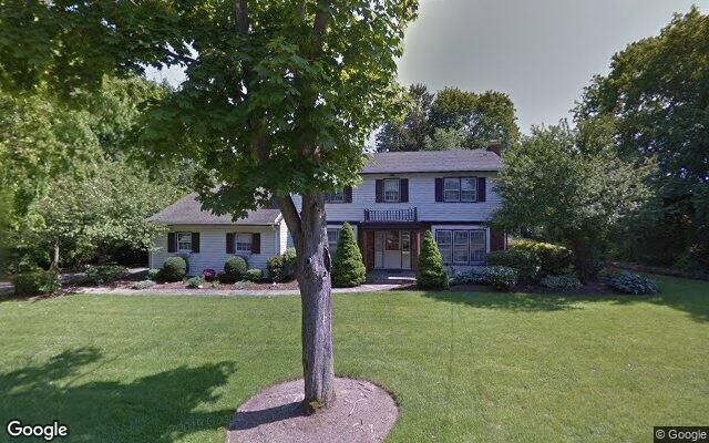 8 Bay Pl, Huntington, NY 11743 (House View)