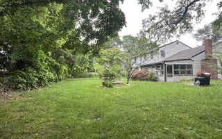 8 Bay Pl, Huntington, NY 11743