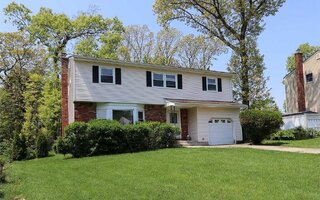 8 Bell Ct, Ronkonkoma, NY 11779