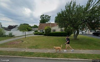 8 Birchdale Dr, Holbrook, NY 11741