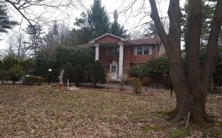 8 Bridle Path Dr, Old Westbury, NY 11568