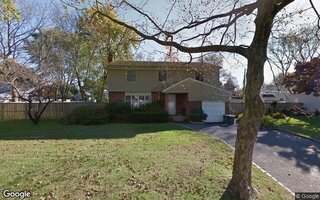 8 Caxton St, Melville, NY 11747