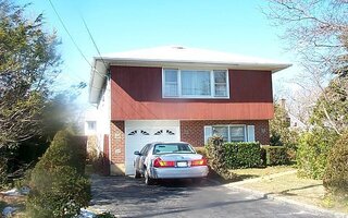 8 Clifford Pl, East Norwich, NY 11732