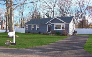 8 Coventry Ave, Mastic, NY 11950