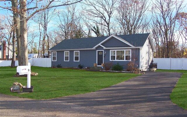 8 Coventry Ave, Mastic, NY 11950