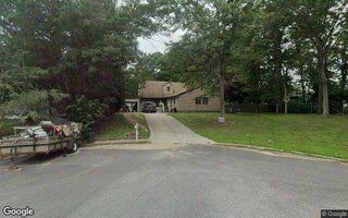 8 Eileen Ct, Medford, NY 11763