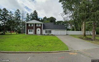 8 Hillcrest Pl, Mount Sinai, NY 11766