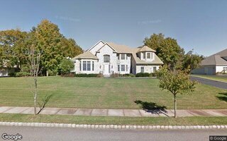 8 Hren Ct, Dix Hills, NY 11746