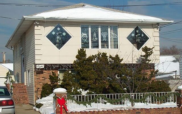 8 Jefferson St, Freeport, NY 11520