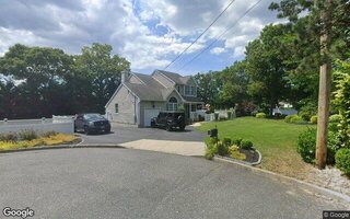 8 Johnson St, Patchogue, NY 11772