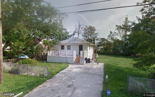 8 Lafayette Dr, Shirley, NY 11967