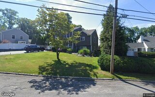 8 Mannes St, Ronkonkoma, NY 11779