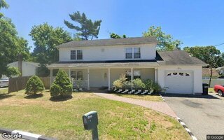 8 Mills Path, Ronkonkoma, NY 11779