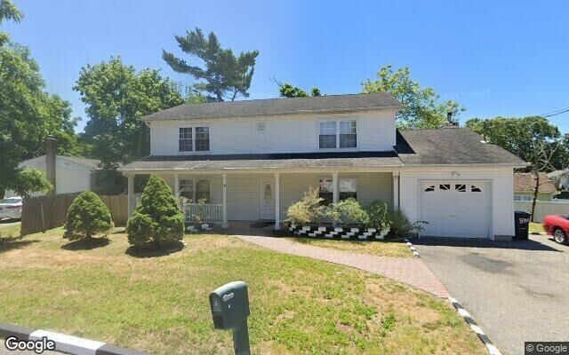 8 Mills Path, Ronkonkoma, NY 11779