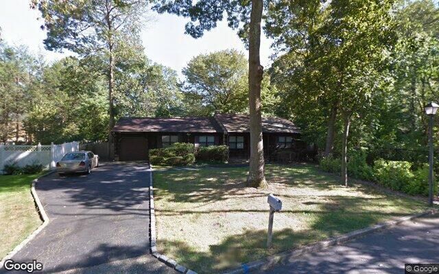 8 Nason Pl, Dix Hills, NY 11746
