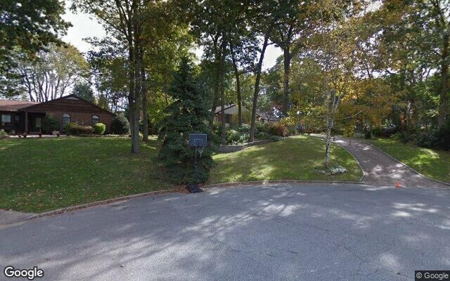 8 Pike Ct, Northport, NY 11768