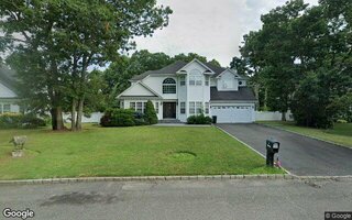 8 Raspberry Ln, Nesconset, NY 11767