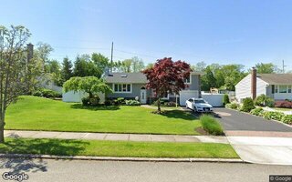 8 Regina Dr, Commack, NY 11725