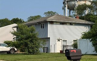 8 Russell Ct, Copiague, NY 11726