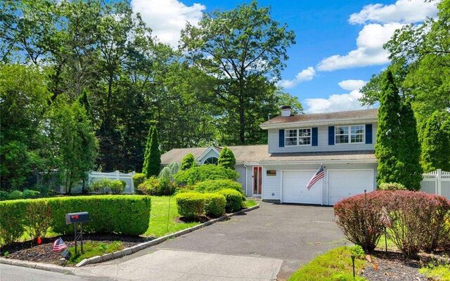 8 Sandy Ct, Lake Grove, NY 11755 (House View)