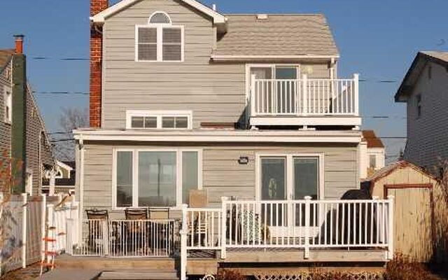 8 Sheridan Rd, Babylon, NY 11702