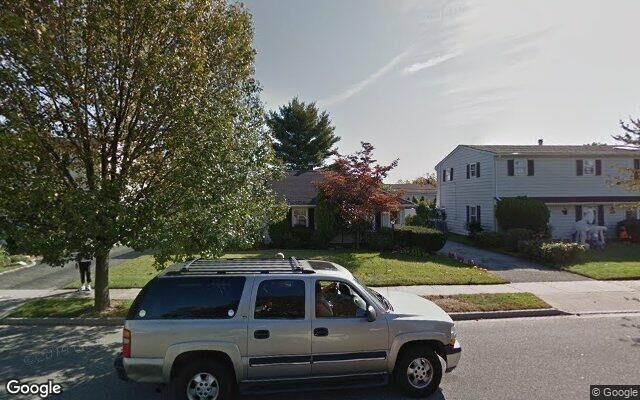 8 Silber Ave, Bethpage, NY 11714