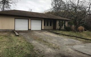 8 Stanley Dr, Shirley, NY 11967