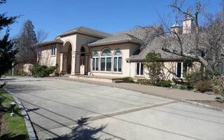 80 Barrett Rd, Lawrence, NY 11559