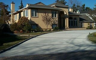 80 Barrett Rd, Lawrence, NY 11559