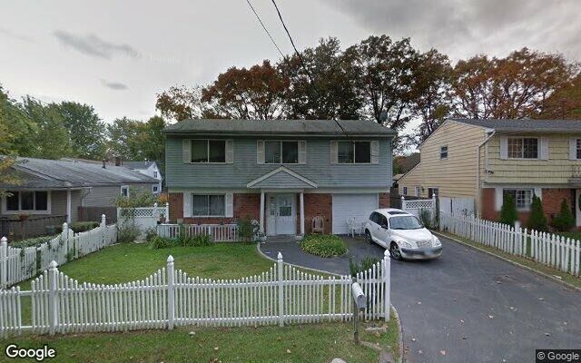80 Lafayette St, Huntington, NY 11743