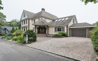 80 Soundview Dr, Rocky Point, NY 11778